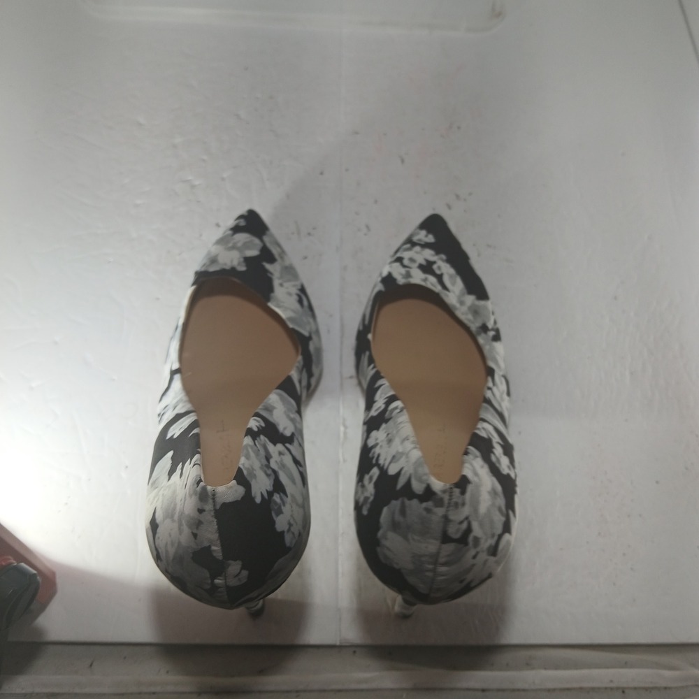 Banana Republic Floral Pointed Toe Pumps 9.5 Black White Grey Stiletto Career - Picture 6 of 9